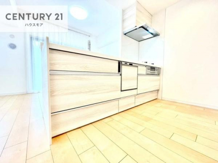 �L�b�`���@��Ƃ肠�钲���X�y�[�X�ō�Ƃ����₷�����K�ȃL�b�`���ł��I
���q�l�ƈꏏ�ɂ��َq������y���߂�L�X�X�y�[�X�ł��B�y�����������ԂɂȂ肻���ł��ˁI