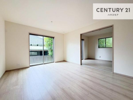 ���r���O�@�傫�ȑ����炽���Ղ�̗z���������閾�邢���r���O�B�J�����̂��郊�r���O�ŉƑ��c���̂��났�̎��Ԃ��߂����܂��I
