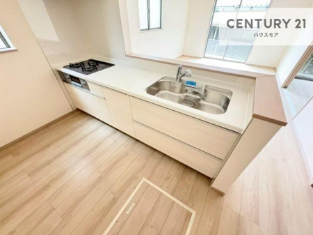 �L�b�`���@��Ƃ肠�钲���X�y�[�X�ō�Ƃ����₷�����K�ȃL�b�`���ł��I
���q�l�ƈꏏ�ɂ��َq������y���߂�L�X�X�y�[�X�ł��B�y�����������ԂɂȂ肻���ł��ˁI