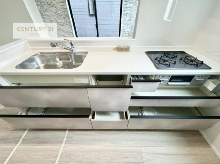 �L�b�`���@���[�X�y�[�X���[�����Ă���A�L�b�`���܂�����������ƕۂ��Ȃ���A�L�X�Ƃ��������X�y�[�X���m�ہB���K�ȍ�Ɗ��ŁA�����̂����������X���[�Y�ɂ͂��ǂ�܂��B
