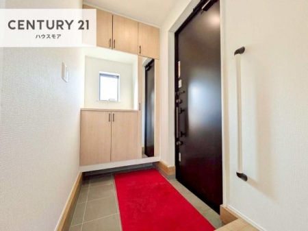 ���ց@�V���[�Y�{�b�N�X�t���Ȃ̂ŁA���ւ��Еt�����|�������₷���ł��I
�X�b�L���������ւŌ˂��J�����u�ԁA�������̂���S�n������Ԃ��o�}���Ă���܂��B�y���n�̔���J�Ò��z