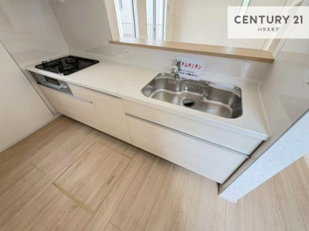 �L�b�`���@��l�C�̑Ζʎ��V�X�e���L�b�`�����̗p���Ă��܂��I���Ƒ��̃R�~���j�P�[�V���������R�Ƒ�����݌v�ł��B
���q�l�ɂ��ڂ��͂��̂Ŋ������ł��ˁB���[�͂�����܂��I