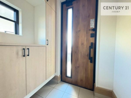���ց@�V���[�Y�{�b�N�X�t���Ȃ̂ŁA���ւ��Еt�����|�������₷���ł��I
�X�b�L���������ւŌ˂��J�����u�ԁA�������̂���S�n������Ԃ��o�}���Ă���܂��B