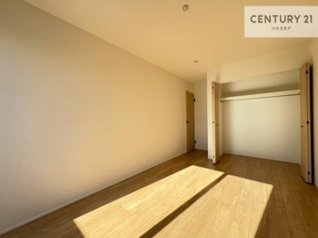 ���[�@�����Ղ�̎��[�X�y�[�X�ŁA��炵���������萮���Z�܂��B�Ƒ��̉ו������ꂢ�ɕЕt���A���������K�ɉ߂����܂��B