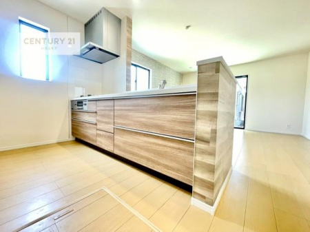 �L�b�`���@��Ƃ肠�钲���X�y�[�X�ō�Ƃ����₷�����K�ȃL�b�`���ł��I
���q�l�ƈꏏ�ɂ��َq������y���߂�L�X�X�y�[�X�ł��B�y�����������ԂɂȂ肻���ł��ˁI