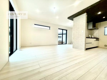���r���O�@��؂ȉƑ����W�܂邩�炱��LDK�ɂ͂�����肽���B
�q�����������C�ɏ΂��Ȃ��瑖�����Ă���p�����������u�L���Ƃɂ��ėǂ������v�Ǝv���u�Ԃł��B