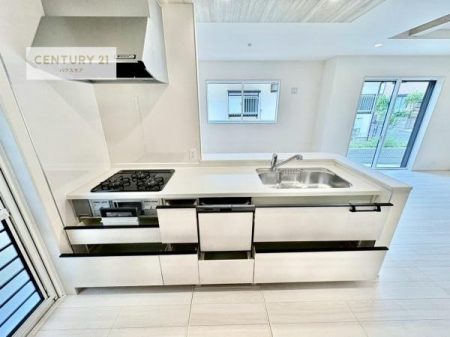 �L�b�`���@���[�X�y�[�X���[�����Ă���A�L�b�`���܂�����������ƕۂ��Ȃ���A�L�X�Ƃ��������X�y�[�X���m�ہB���K�ȍ�Ɗ��ŁA�����̂����������X���[�Y�ɂ͂��ǂ�܂��B