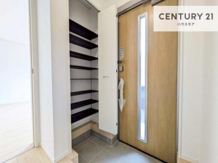 ���ց@�V���[�Y�{�b�N�X�t���Ȃ̂ŁA���ւ��Еt�����|�������₷���ł��I
�X�b�L���������ւŌ˂��J�����u�ԁA�������̂���S�n������Ԃ��o�}���Ă���܂��B