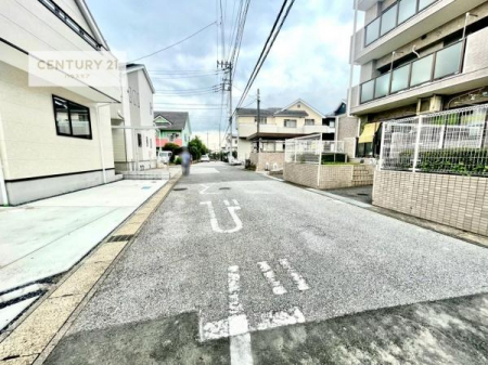 ���̑����n�@�O�ʓ����H6���I�z����ǍD�ȗ��n�ł��B
�Ԍɓ��ꂪ���ȕ������S�ł��ˁB