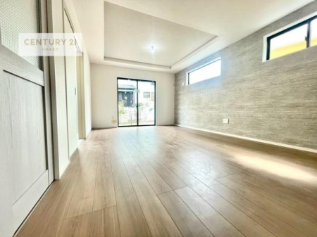 ���r���O�@�傫�ȑ����炽���Ղ�̗z���������閾�邢���r���O�B�J�����̂��郊�r���O�ŉƑ��c���̂��났�̎��Ԃ��߂����܂��I