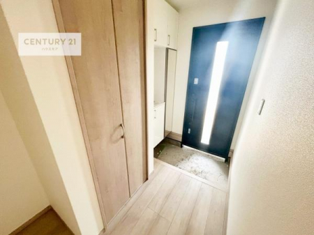 ���ց@�V���[�Y�{�b�N�X�t���Ȃ̂ŁA���ւ��Еt�����|�������₷���ł��I
�X�b�L���������ւŌ˂��J�����u�ԁA�������̂���S�n������Ԃ��o�}���Ă���܂��B