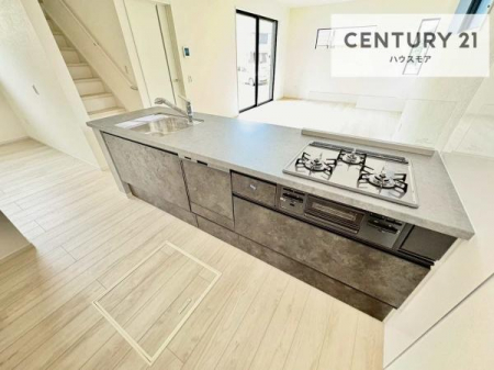 �L�b�`���@��Ƃ肠�钲���X�y�[�X�ō�Ƃ����₷�����K�ȃL�b�`���ł��I
���q�l�ƈꏏ�ɂ��َq������y���߂�L�X�X�y�[�X�ł��B�y�����������ԂɂȂ肻���ł��ˁI