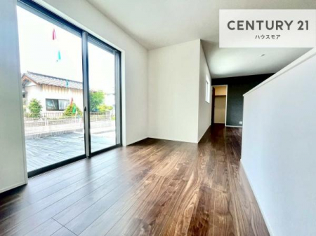 ���r���O�@�傫�ȑ����炽���Ղ�̗z���������閾�邢���r���O�B�J�����̂��郊�r���O�ŉƑ��c���̂��났�̎��Ԃ��߂����܂��I