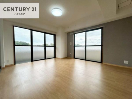 ���r���O�@��؂ȉƑ����W�܂邩�炱��LDK�ɂ͂�����肽���B
�q�����������C�ɏ΂��Ȃ��瑖�����Ă���p�����������u�L���Ƃɂ��ėǂ������v�Ǝv���u�Ԃł��B