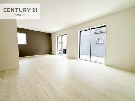 ���r���O�@�傫�ȑ����炽���Ղ�̗z���������閾�邢���r���O�B�J�����̂��郊�r���O�ŉƑ��c���̂��났�̎��Ԃ��߂����܂��I