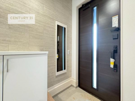 ���ց@�V���[�Y�{�b�N�X�t���Ȃ̂ŁA���ւ��Еt�����|�������₷���ł��I
�X�b�L���������ւŌ˂��J�����u�ԁA�������̂���S�n������Ԃ��o�}���Ă���܂��B