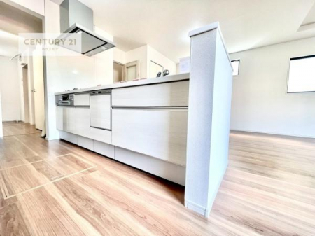 �L�b�`���@��l�C�̑Ζʎ��V�X�e���L�b�`�����̗p���Ă��܂��I���Ƒ��̃R�~���j�P�[�V���������R�Ƒ�����݌v�ł��B
���q�l�ɂ��ڂ��͂��̂Ŋ������ł��ˁI�L�X�g���ĉ��K�ō�Ƃ��i�݂܂��B