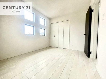 �m���@���邭���ʂ��̗ǂ������ł��B�u�V���v���v�Ƀf�U�C�����ꂽ�����B���R�x�������̂ŉƋ�⃌�C�A�E�g�ł��D�݂̋�Ԃ�n��グ���܂��B�����x�A���n�ɂĂ��m�F���������B