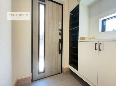 ���ց@�V���[�Y�{�b�N�X�t���Ȃ̂ŁA���ւ��Еt�����|�������₷���ł��I
�X�b�L���������ւŌ˂��J�����u�ԁA�������̂���S�n������Ԃ��o�}���Ă���܂��B