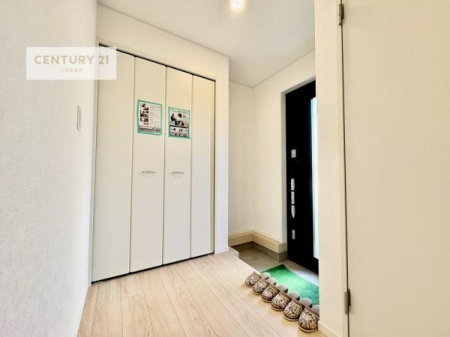 ���ց@�V���[�Y�{�b�N�X�t���Ȃ̂ŁA���ւ��Еt�����|�������₷���ł��I
�X�b�L���������ւŌ˂��J�����u�ԁA�������̂���S�n������Ԃ��o�}���Ă���܂��B