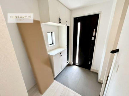 ���ց@�V���[�Y�{�b�N�X�t���Ȃ̂ŁA���ւ��Еt�����|�������₷���ł��I
�X�b�L���������ւŌ˂��J�����u�ԁA�������̂���S�n������Ԃ��o�}���Ă���܂��B�y���n�̔���J�Ò��z