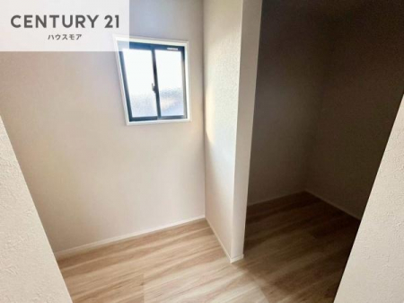 ���[�@�E�H�[�N�C���N���[�[�b�g���t���[�X�y�[�X�t���ł��B��������̂��m���Ȃǂ����[���Ă��������ł��ˁI���ɂ���@�������ȂǋG�ߕ��̑傫�ȉƓd�����[�ł��܂��I