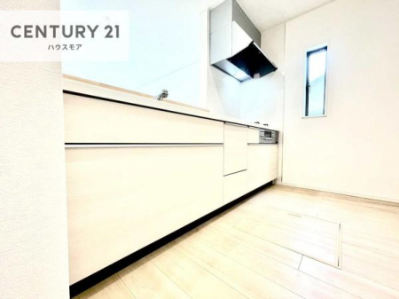�L�b�`���@��Ƃ肠�钲���X�y�[�X�ō�Ƃ����₷�����K�ȃL�b�`���ł��I
���q�l�ƈꏏ�ɂ��َq������y���߂�L�X�X�y�[�X�ł��B�y�����������ԂɂȂ肻���ł��ˁI