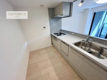 �L�b�`���@��Ƃ肠�钲���X�y�[�X�ō�Ƃ����₷�����K�ȃL�b�`���ł��I
���q�l�ƈꏏ�ɂ��َq������y���߂�L�X�X�y�[�X�ł��B�y�����������ԂɂȂ肻���ł��ˁI
