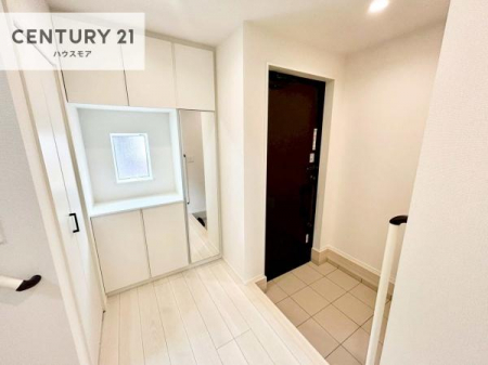 ���ց@�~���[�t���V���[�Y�{�b�N�X�t���Ȃ̂ŁA���ւ��Еt�����|�������₷���ł��I
�X�b�L���������ւŌ˂��J�����u�ԁA�������̂���S�n������Ԃ��o�}���Ă���܂��B