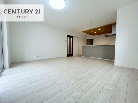���r���O�@��؂ȉƑ����W�܂邩�炱��LDK�ɂ͂�����肽���B
�q�����������C�ɏ΂��Ȃ��瑖�����Ă���p�����������u�L���Ƃɂ��ėǂ������v�Ǝv���u�Ԃł��B