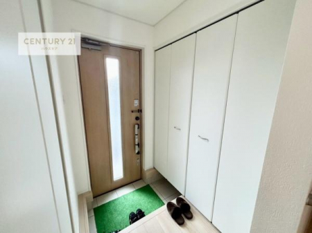 ���ց@�V���[�Y�{�b�N�X�t���Ȃ̂ŁA���ւ��Еt�����|�������₷���ł��I
�X�b�L���������ւŌ˂��J�����u�ԁA�������̂���S�n������Ԃ��o�}���Ă���܂��B