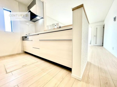 �L�b�`���@��l�C�̑Ζʎ��V�X�e���L�b�`�����̗p���Ă��܂��I���Ƒ��̃R�~���j�P�[�V���������R�Ƒ�����݌v�ł��B
���q�l�ɂ��ڂ��͂��̂Ŋ������ł��ˁI�L�X�g���ĉ��K�ō�Ƃ��i�݂܂��B