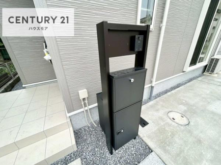 ���̑����n�@��z�{�b�N�X���������Ă��邽�߁A�s�ݎ��ł��ו��̎󂯎�肪�\�B
�Ĕz�B�̎�Ԃ��Ȃ��A�Z���������ł��X�g���X�Ȃ����p�ł��܂��B