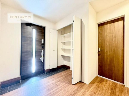 ���ց@�V���[�Y�{�b�N�X�t���Ȃ̂ŁA���ւ��Еt�����|�������₷���ł��I
�X�b�L���������ւŌ˂��J�����u�ԁA�������̂���S�n������Ԃ��o�}���Ă���܂��B