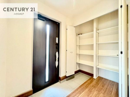 ���ց@�V���[�Y�{�b�N�X�t���Ȃ̂ŁA���ւ��Еt�����|�������₷���ł��I
�X�b�L���������ւŌ˂��J�����u�ԁA�������̂���S�n������Ԃ��o�}���Ă���܂��B