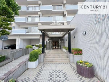�G���g�����X�@�z������̗ǂ��G���g�����X�́A���Ƒ��₨�q�l���������}���Ă���܂��B
�����̕�炵�ɐS�n�悳�������炵�Ă�����Ԃł��B