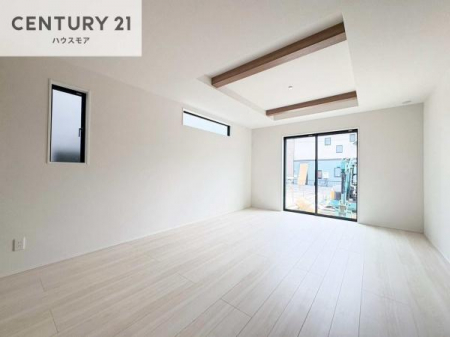 ���r���O�@�傫�ȑ����炽���Ղ�̗z���������閾�邢���r���O�B�J�����̂��郊�r���O�ŉƑ��c���̂��났�̎��Ԃ��߂����܂��I