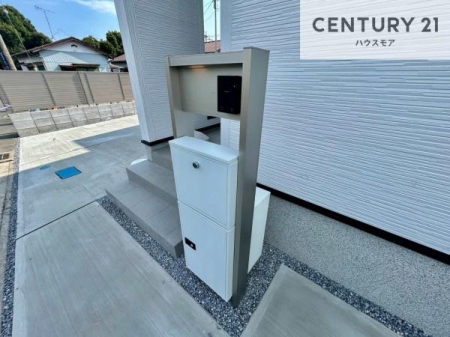 ���̑����n�@��z�{�b�N�X���������Ă��邽�߁A�s�ݎ��ł��ו��̎󂯎�肪�\�B
�Ĕz�B�̎�Ԃ��Ȃ��A�Z���������ł��X�g���X�Ȃ����p�ł��܂��B