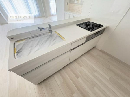 �L�b�`���@��l�C�̑Ζʎ��V�X�e���L�b�`�����̗p���Ă��܂��I���Ƒ��̃R�~���j�P�[�V���������R�Ƒ�����݌v�ł��B
���q�l�ɂ��ڂ��͂��̂Ŋ������ł��ˁI�L�X�g���ĉ��K�ō�Ƃ��i�݂܂��B