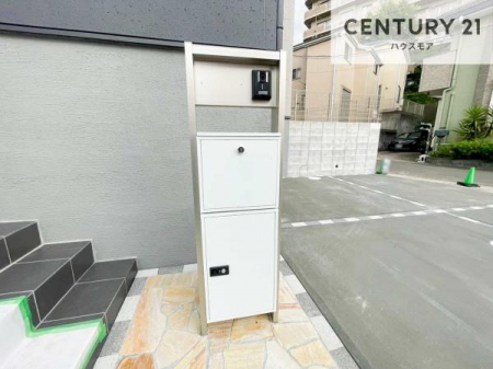 ���̑����n�@��z�{�b�N�X���������Ă��邽�߁A�s�ݎ��ł��ו��̎󂯎�肪�\�B
�Ĕz�B�̎�Ԃ��Ȃ��A�Z���������ł��X�g���X�Ȃ����p�ł��܂��B