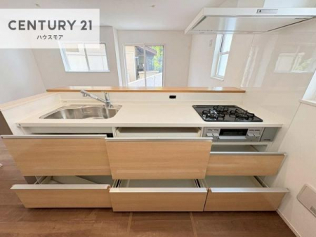�L�b�`���@���[�͂̍����V�X�e���L�b�`���ŁA��������H�����������Еt���A�L�X�Ƃ�����Ԃŉ��K�ɗ������y���߂܂��B