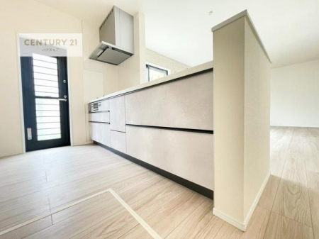 �L�b�`���@��l�C�̑Ζʎ��V�X�e���L�b�`�����̗p���Ă��܂��I���Ƒ��̃R�~���j�P�[�V���������R�Ƒ�����݌v�ł��B
���q�l�ɂ��ڂ��͂��̂Ŋ������ł��ˁI�L�X�g���ĉ��K�ō�Ƃ��i�݂܂��B