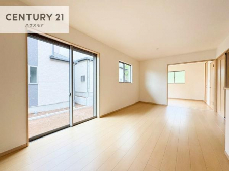 ���r���O�@�傫�ȑ����炽���Ղ�̗z���������閾�邢���r���O�B�J�����̂��郊�r���O�ŉƑ��c���̂��났�̎��Ԃ��߂����܂��I
