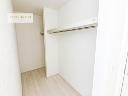 �����\�z�}(����)�@�t�@�~���[�N���[�N��������Z�܂��́A���[�͂Ɖ��K�������˔������ґ�ȋ�Ԑ݌v�B�ߗނ�o�b�O�A�G�ߕ��܂łЂƂ܂Ƃ߂ɂł��A���X�̐������ڂ������ƃX�}�[�g�ɁI�i���d�l�j