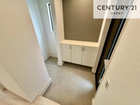 ���ց@�V���[�Y�{�b�N�X�t���Ȃ̂ŁA���ւ��Еt�����|�������₷���ł��I
�X�b�L���������ւŌ˂��J�����u�ԁA�������̂���S�n������Ԃ��o�}���Ă���܂��B