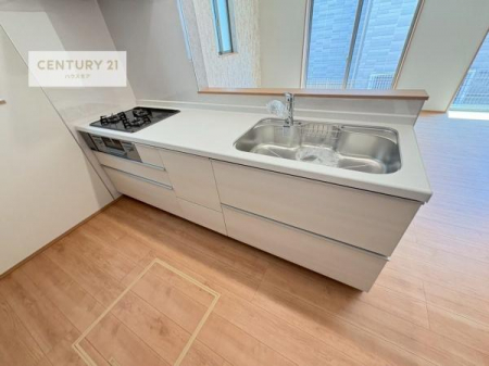 �L�b�`���@��Ƃ肠�钲���X�y�[�X�ō�Ƃ����₷�����K�ȃL�b�`���ł��I
���q�l�ƈꏏ�ɂ��َq������y���߂�L�X�X�y�[�X�ł��B�y�����������ԂɂȂ肻���ł��ˁI