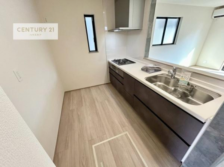 �L�b�`���@��Ƃ肠�钲���X�y�[�X�ō�Ƃ����₷�����K�ȃL�b�`���ł��I
���q�l�ƈꏏ�ɂ��َq������y���߂�L�X�X�y�[�X�ł��B�y�����������ԂɂȂ肻���ł��ˁI