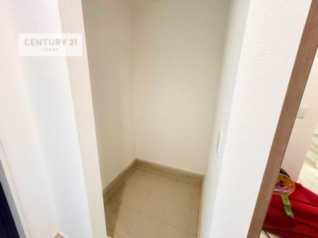���[�@�V���[�Y�C���N���[�[�b�g�t���ł��I�V���[�Y�����łȂ��x�r�[�J�[��܂��ݎ��]�ԁA�A�E�g�h�A�p�i���X�b�L���ƕЕt�����܂��I