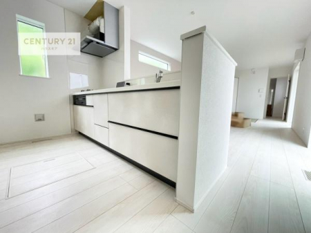 �L�b�`���@��l�C�̑Ζʎ��V�X�e���L�b�`�����̗p���Ă��܂��I���Ƒ��̃R�~���j�P�[�V���������R�Ƒ�����݌v�ł��B
���q�l�ɂ��ڂ��͂��̂Ŋ������ł��ˁI�L�X�g���ĉ��K�ō�Ƃ��i�݂܂��B