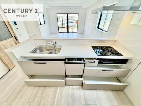 �L�b�`���@���[�͂̍����V�X�e���L�b�`���ŁA��������H�����������Еt���A�L�X�Ƃ�����Ԃŉ��K�ɗ������y���߂܂��B